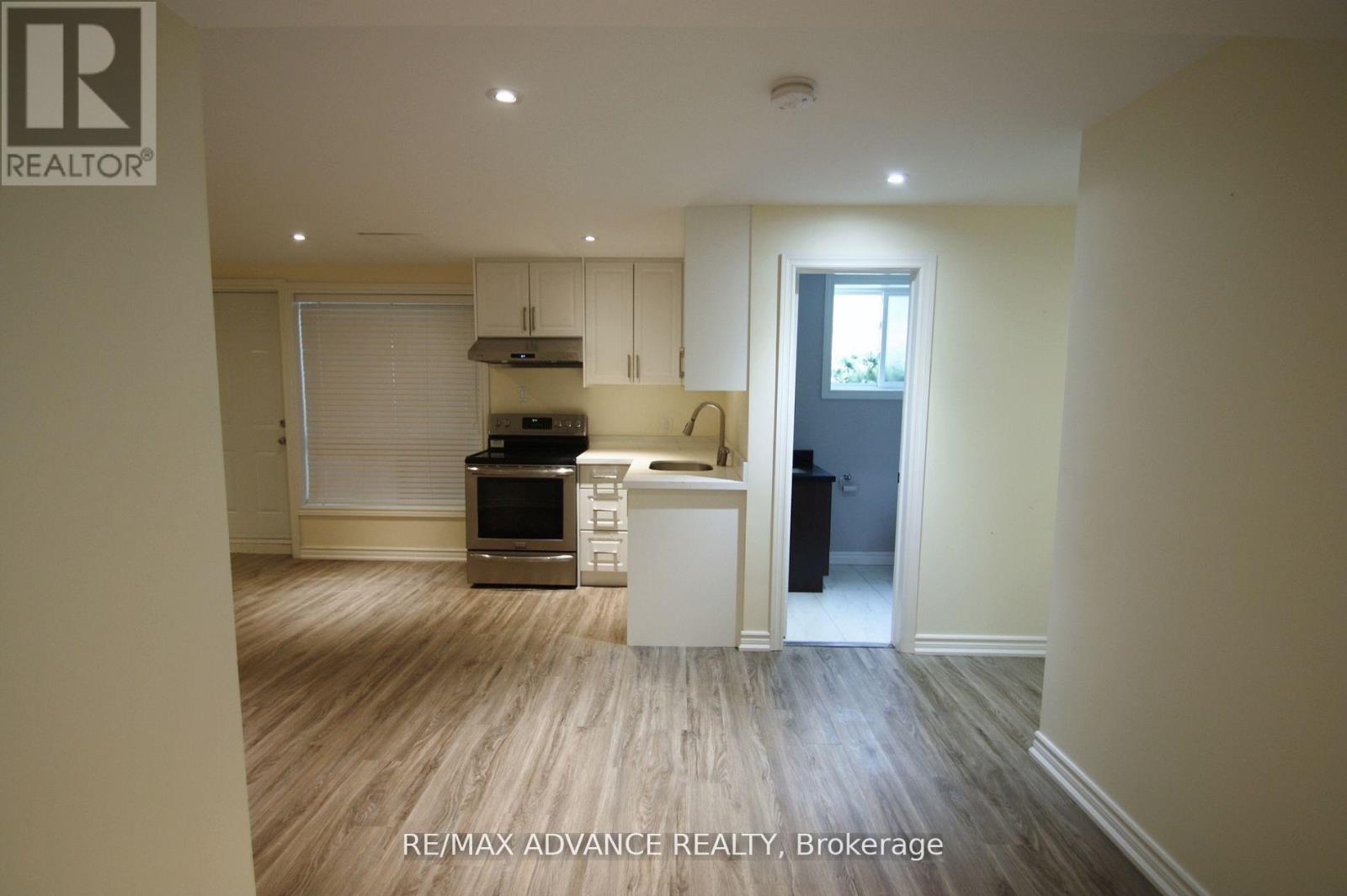 Lower - 33 Carluke Crescent, Toronto, Ontario M2L 2H7 - Photo 3 - C13549374