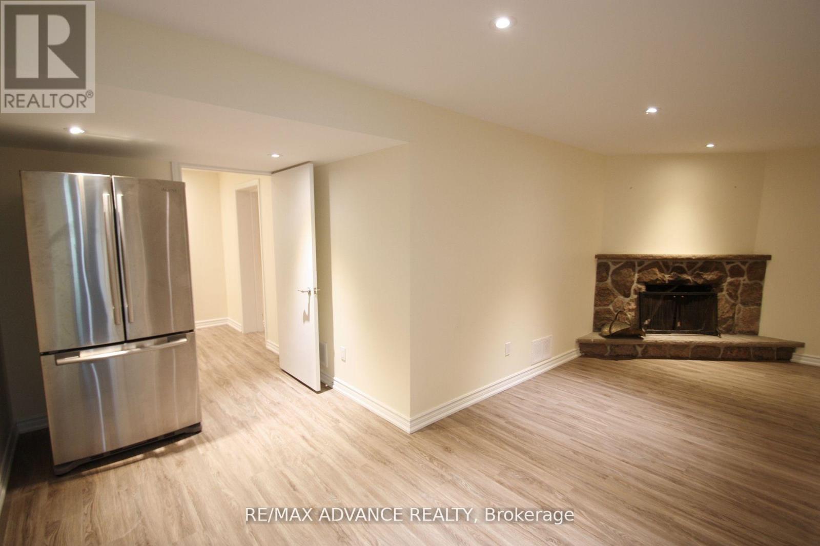 Lower - 33 Carluke Crescent, Toronto, Ontario M2L 2H7 - Photo 4 - C13549374