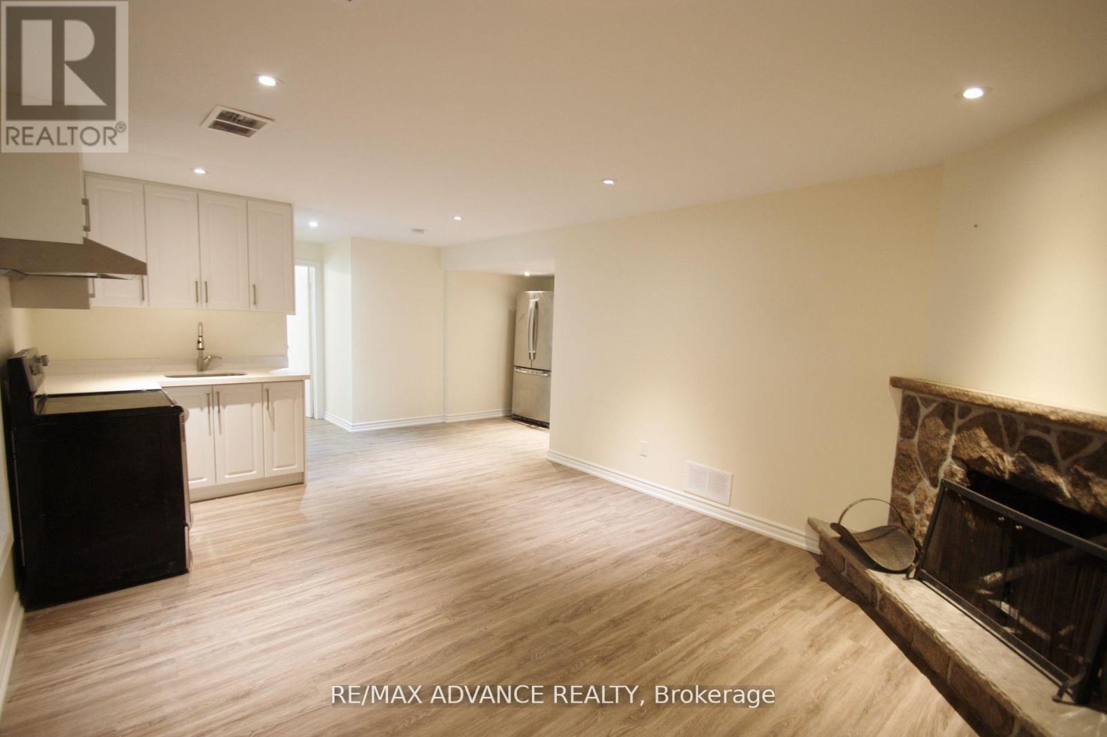 Lower - 33 Carluke Crescent, Toronto, Ontario M2L 2H7 - Photo 5 - C13549374