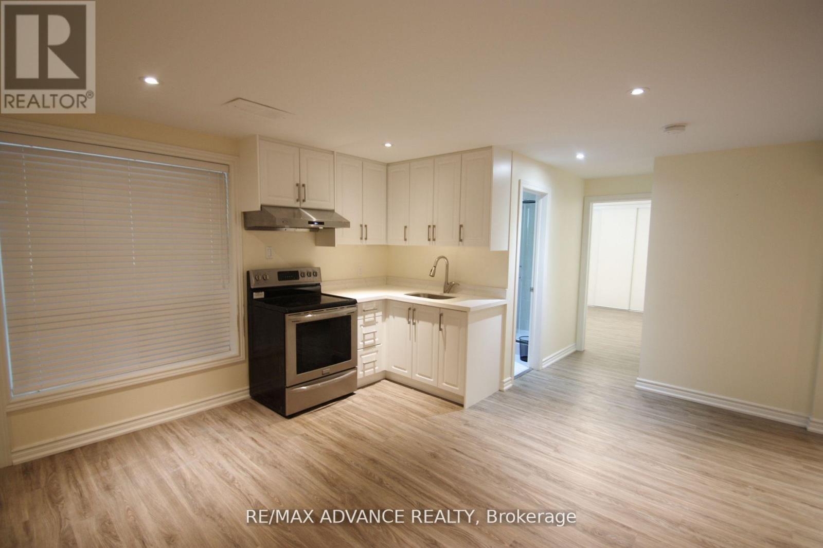 Lower - 33 Carluke Crescent, Toronto, Ontario M2L 2H7 - Photo 8 - C13549374