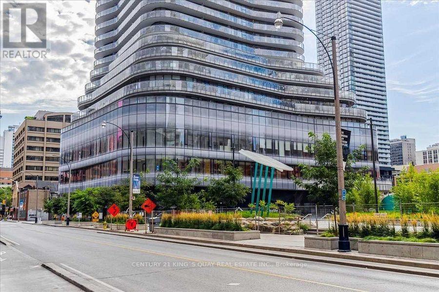 5701 - 11 Wellesley Street W, Toronto, Ontario M4Y 0G4 - Photo 2 - C13549432