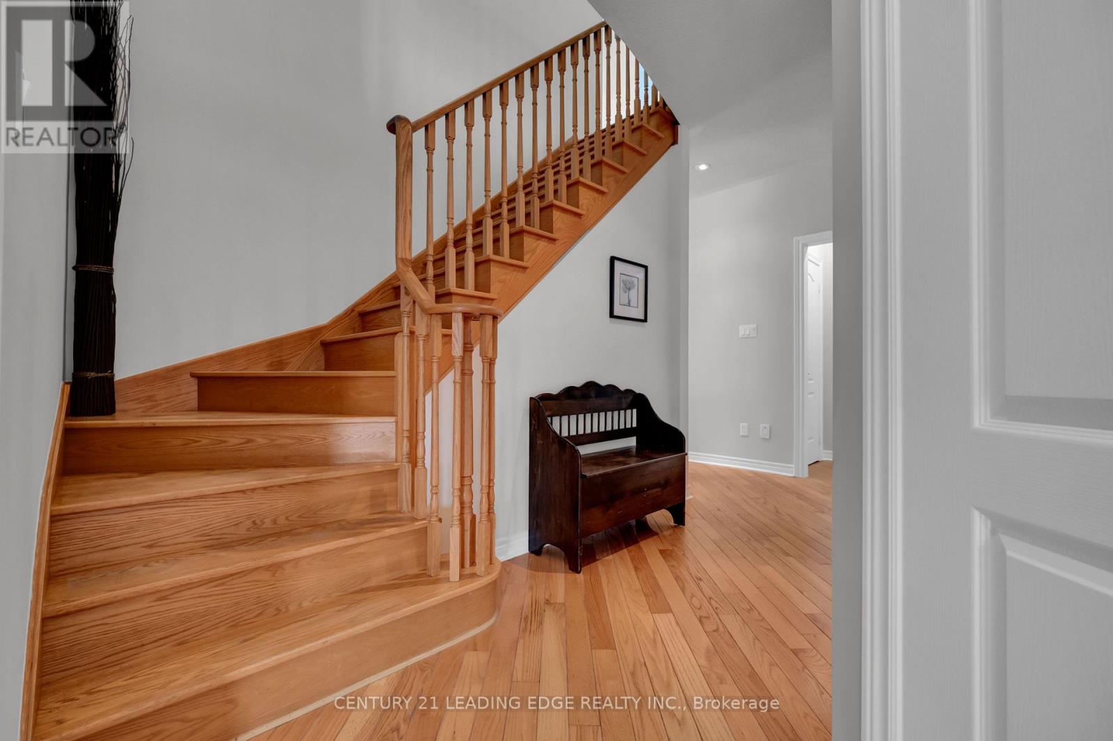 319 Mapleview Court, Pickering, Ontario  L1X 2X3 - Photo 10 - E13549316