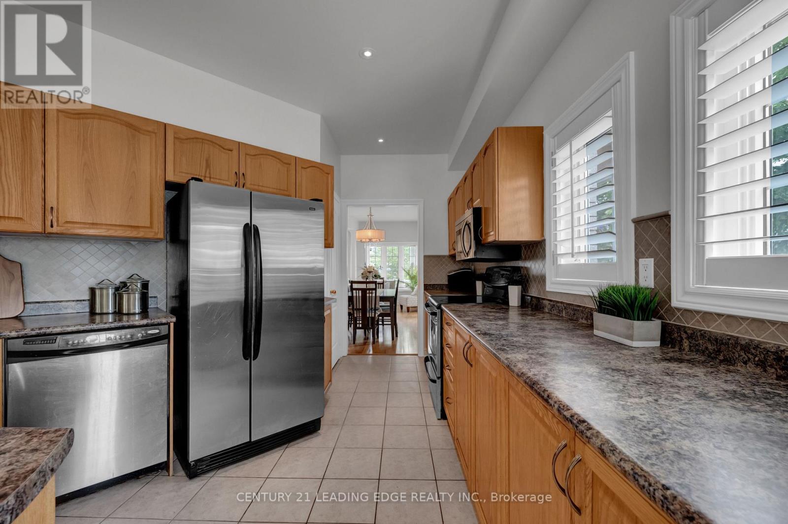 319 Mapleview Court, Pickering, Ontario  L1X 2X3 - Photo 13 - E13549316