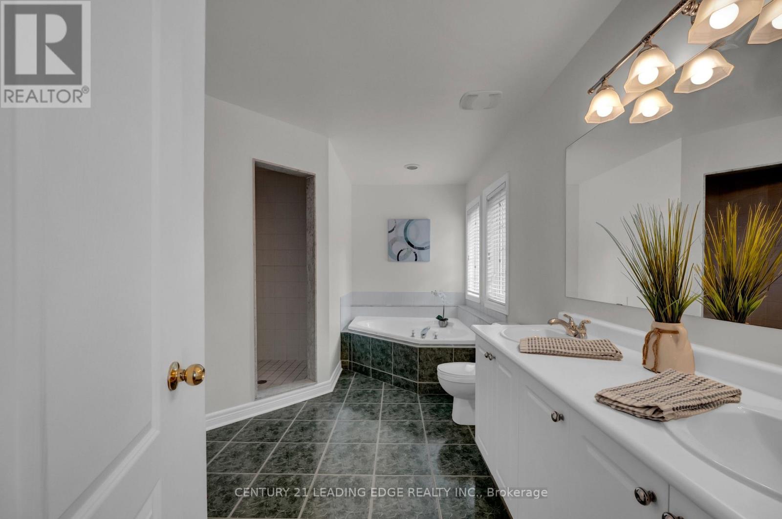 319 Mapleview Court, Pickering, Ontario  L1X 2X3 - Photo 25 - E13549316