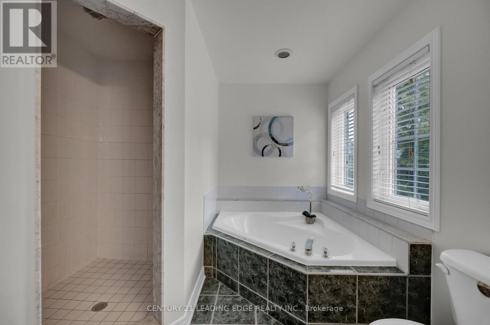 319 Mapleview Court, Pickering, Ontario  L1X 2X3 - Photo 26 - E13549316