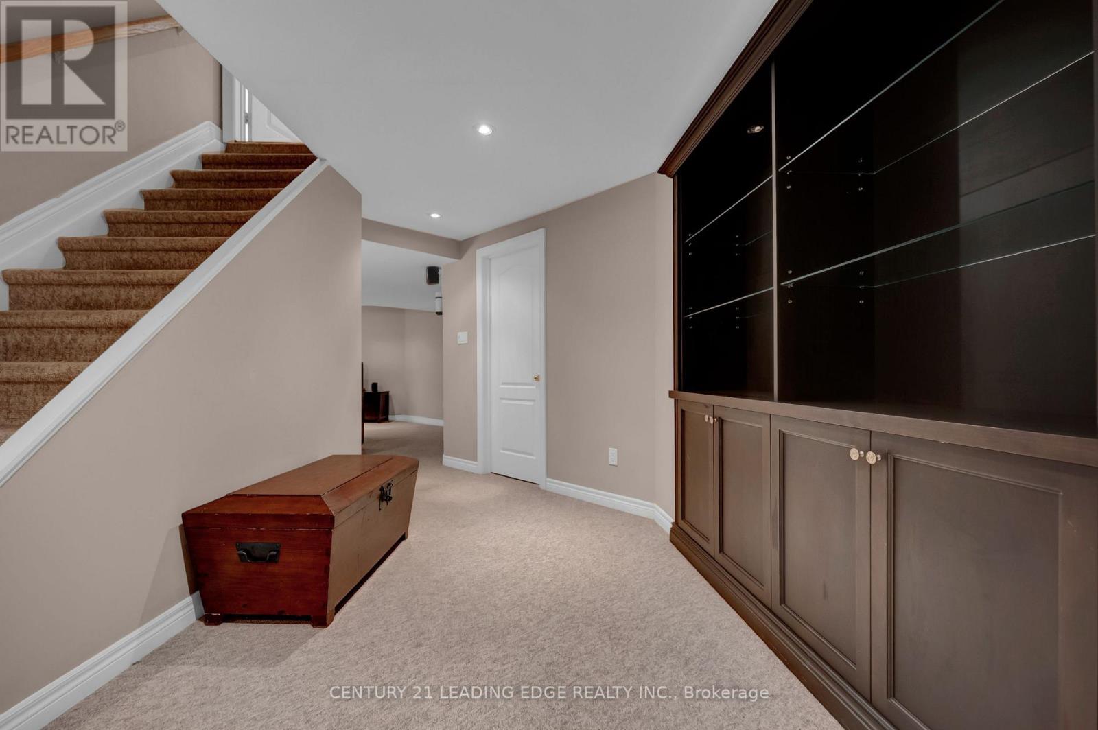 319 Mapleview Court, Pickering, Ontario  L1X 2X3 - Photo 39 - E13549316