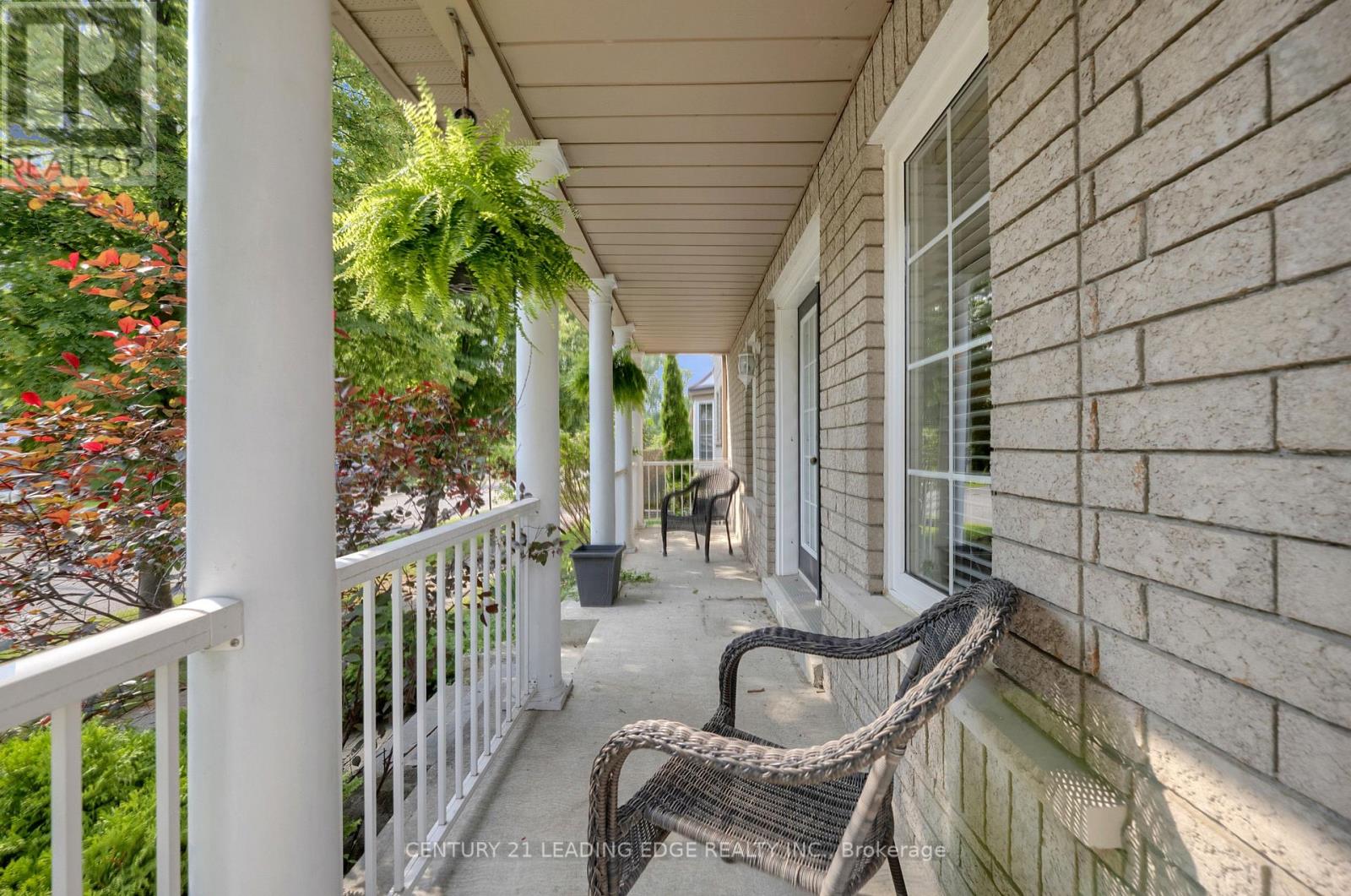 319 Mapleview Court, Pickering, Ontario  L1X 2X3 - Photo 4 - E13549316