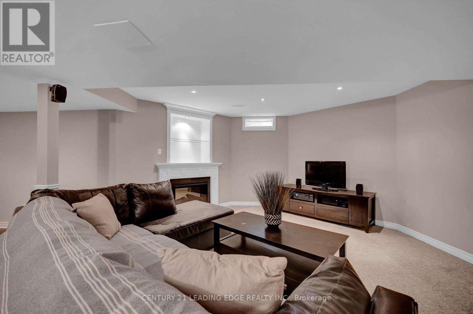 319 Mapleview Court, Pickering, Ontario  L1X 2X3 - Photo 40 - E13549316