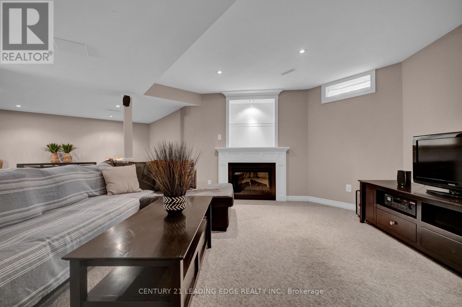 319 Mapleview Court, Pickering, Ontario  L1X 2X3 - Photo 41 - E13549316