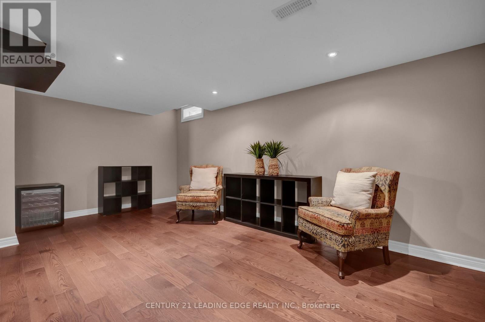 319 Mapleview Court, Pickering, Ontario  L1X 2X3 - Photo 43 - E13549316