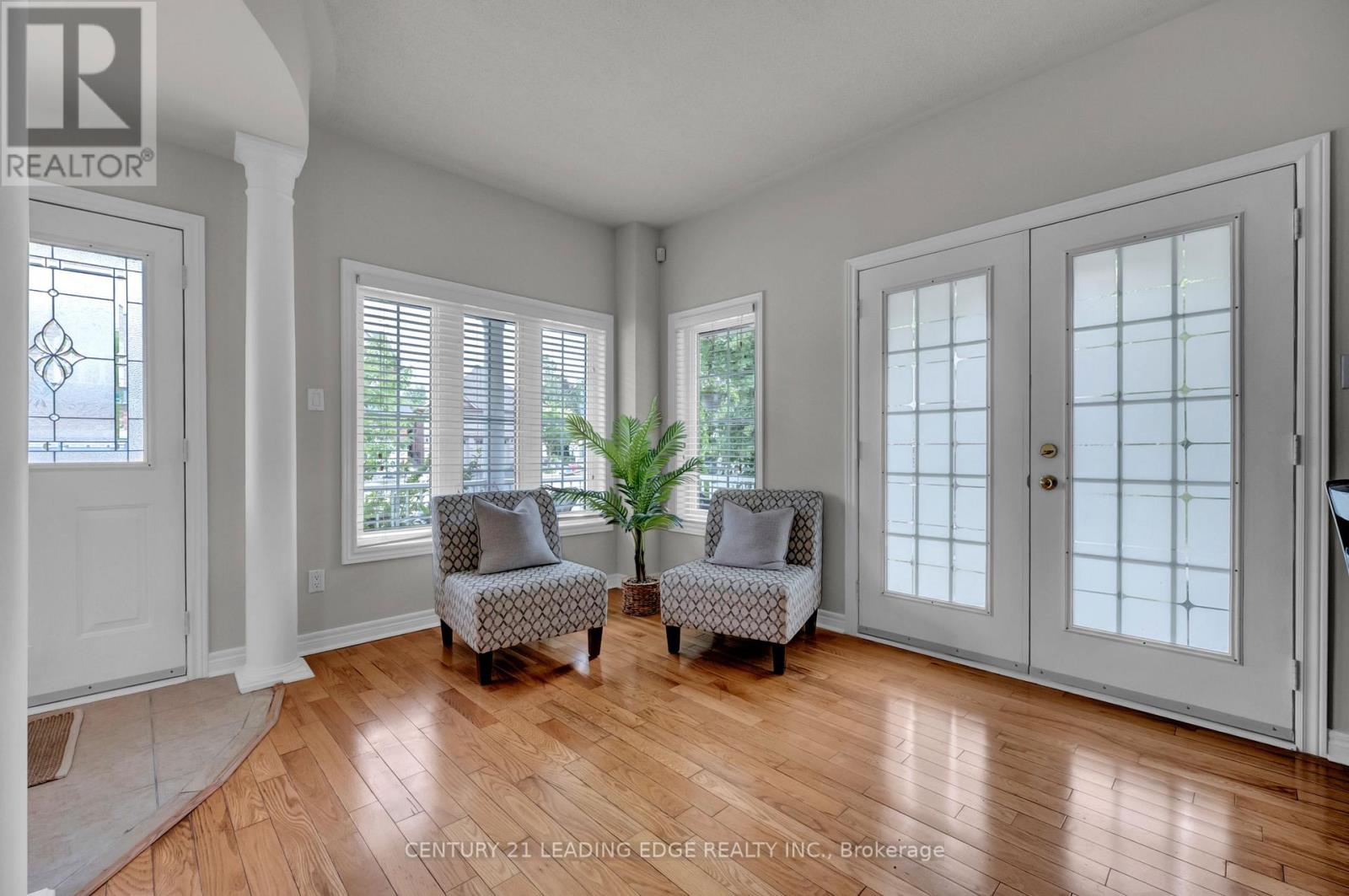 319 Mapleview Court, Pickering, Ontario  L1X 2X3 - Photo 8 - E13549316