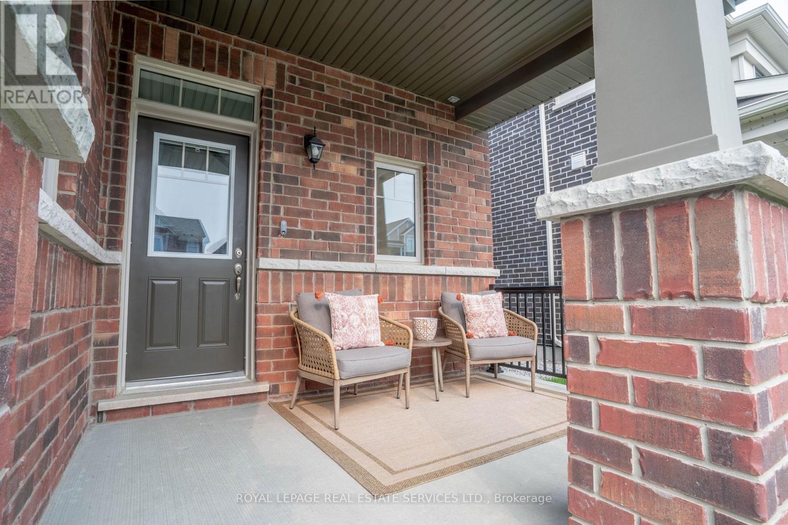 84 Barkerville Drive, Whitby, Ontario L1P 0L8 - Photo 2 - E13549406
