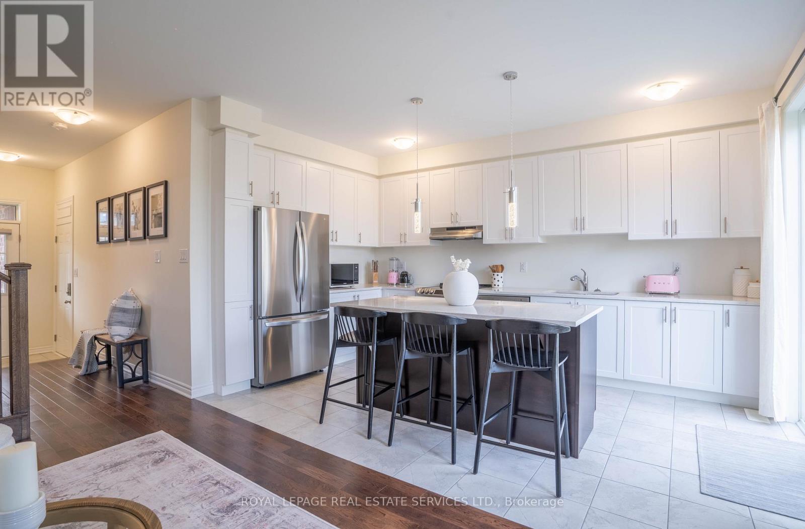 84 Barkerville Drive, Whitby, Ontario L1P 0L8 - Photo 4 - E13549406