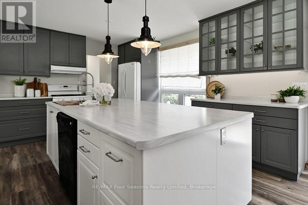 1 Elgin Street, Clearview (New Lowell), Ontario  L0M 1N0 - Photo 4 - S13549392