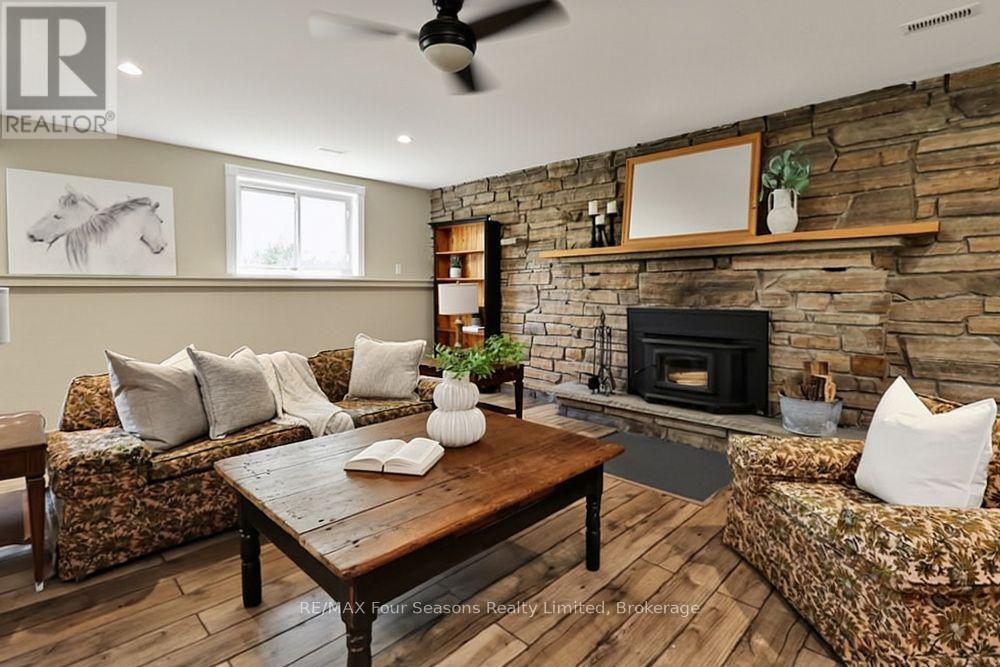 1 Elgin Street, Clearview (New Lowell), Ontario  L0M 1N0 - Photo 8 - S13549392