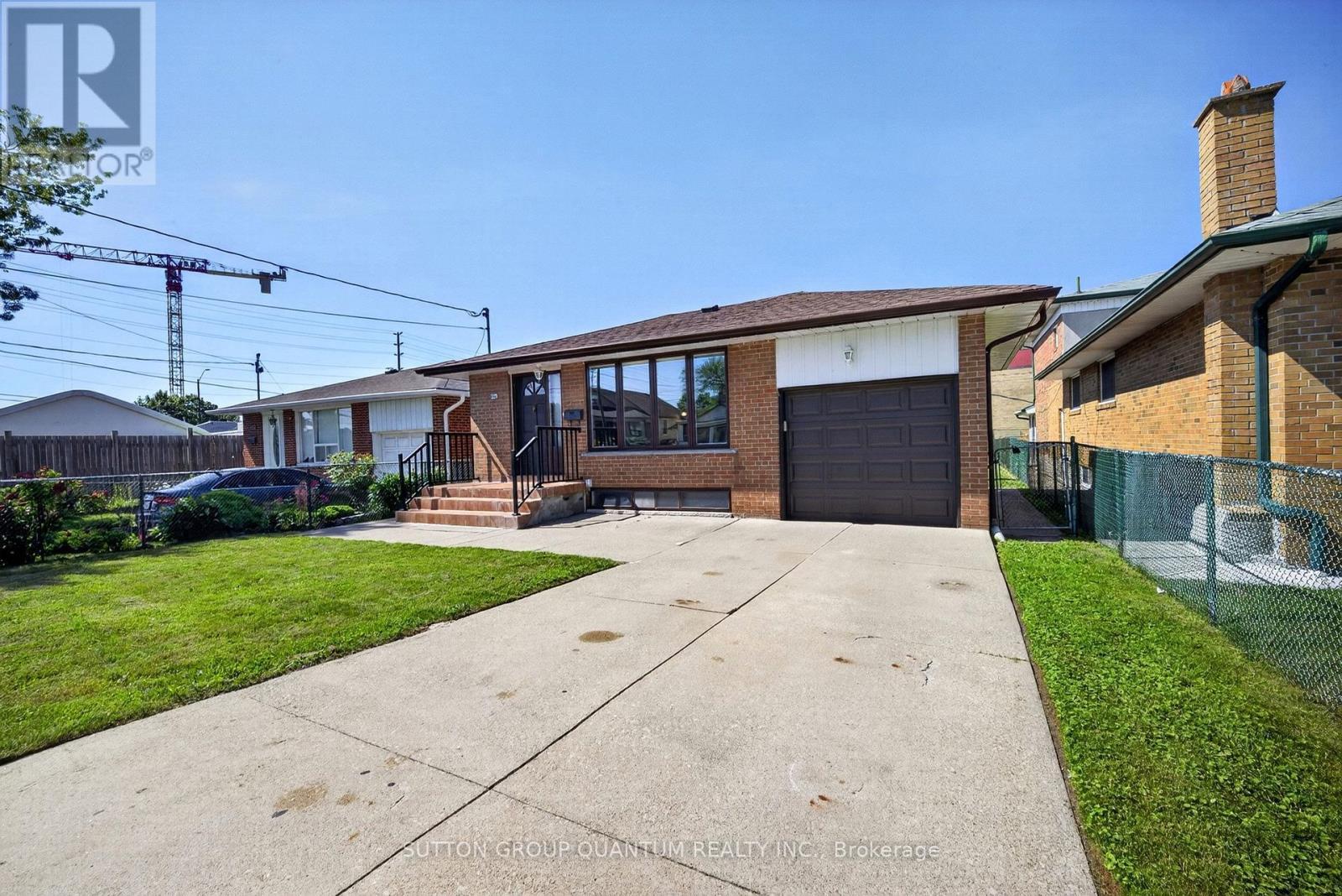 1016 East Avenue, Mississauga, Ontario  L5E 1W8 - Photo 2 - W13549298