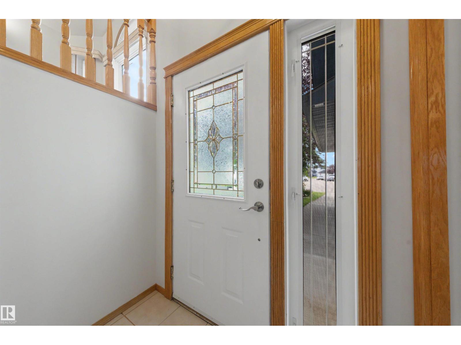 15227 47 St NW, Edmonton, Alberta  T5Y 3B7 - Photo 3 - E4498183