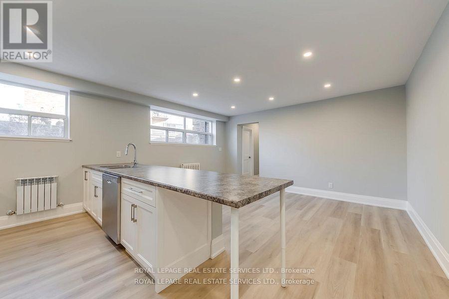2 - 320 Lakeshore Road, Mississauga, Ontario  L5H 1G8 - Photo 7 - W13547858