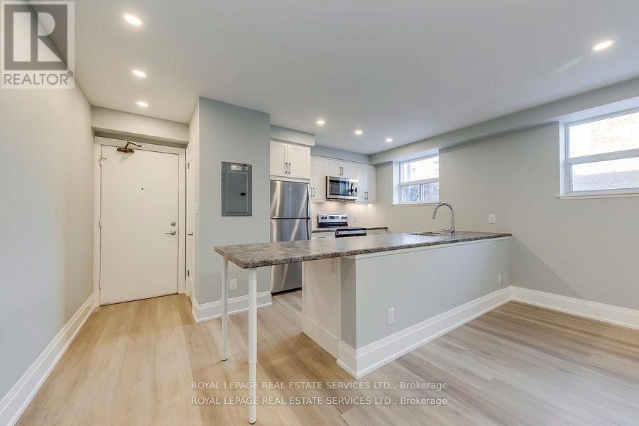 2 - 320 Lakeshore Road, Mississauga, Ontario  L5H 1G8 - Photo 8 - W13547858