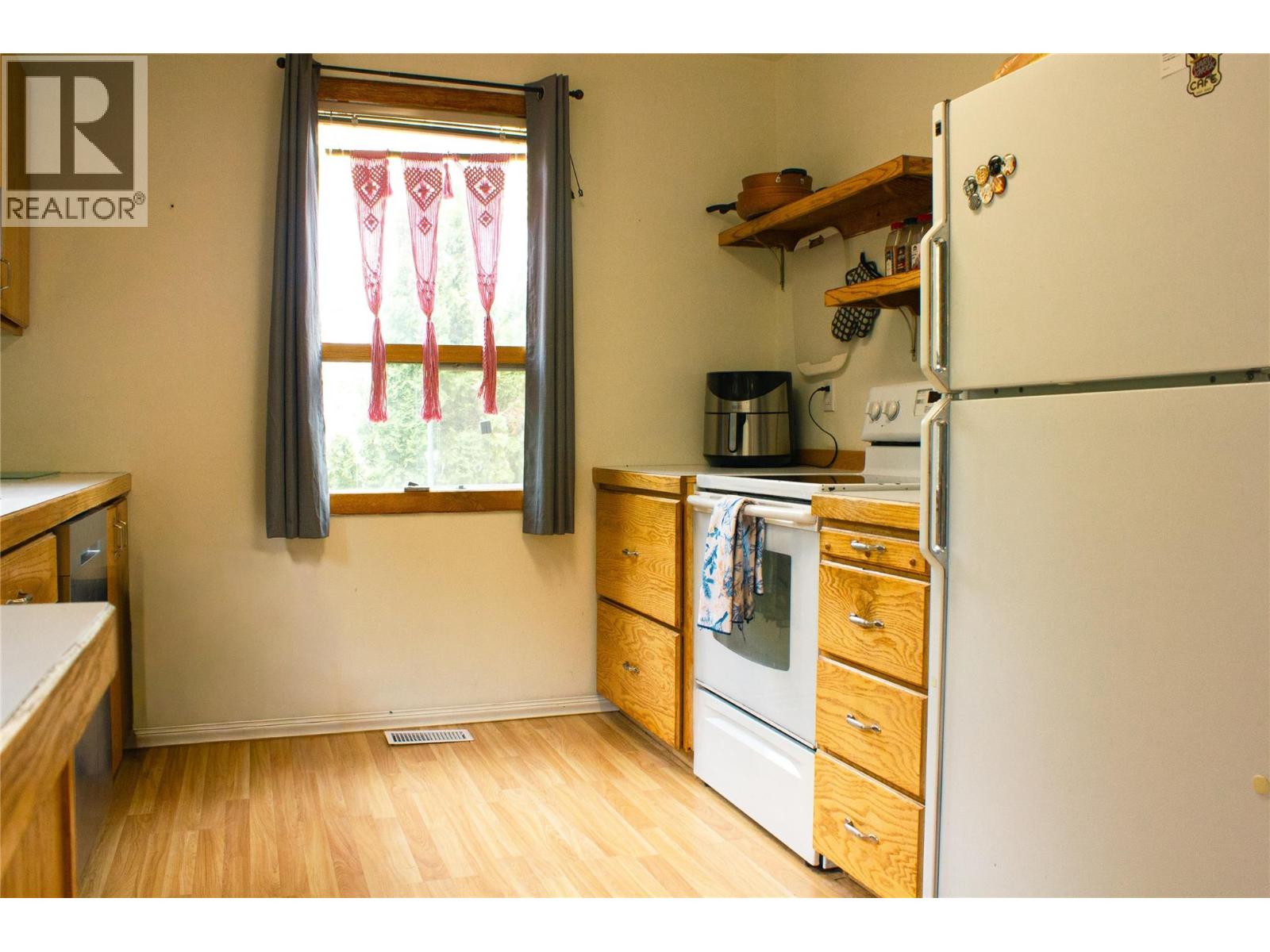 2170 Thompson Avenue, Rossland, British Columbia  V0G 1Y0 - Photo 6 - 10393330
