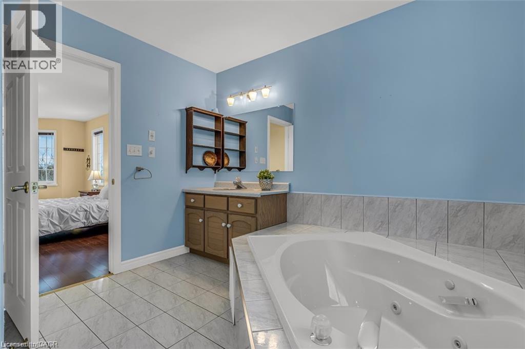 600 Upper Horning Road, Hamilton, Ontario  L9C 7P9 - Photo 11 - 40847086