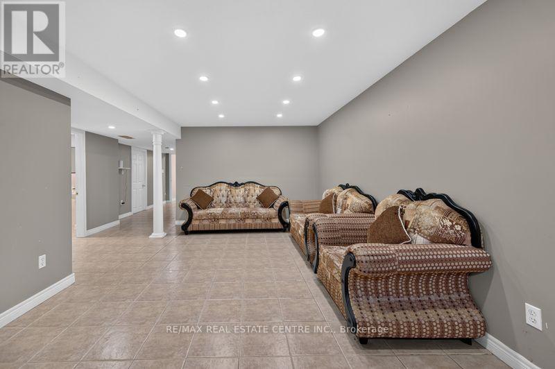 Lower Unit - 59 Colin Crescent, Hamilton, Ontario L9A 5H8 - Photo 11 - X13549388