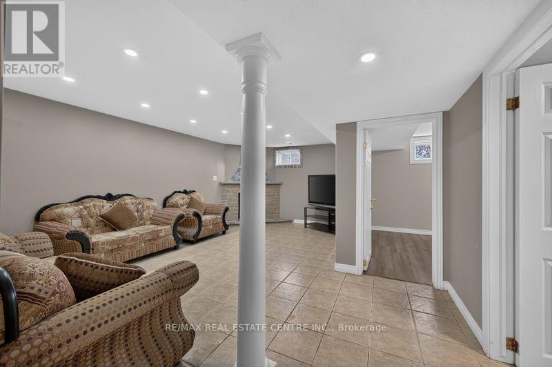 Lower Unit - 59 Colin Crescent, Hamilton, Ontario L9A 5H8 - Photo 12 - X13549388