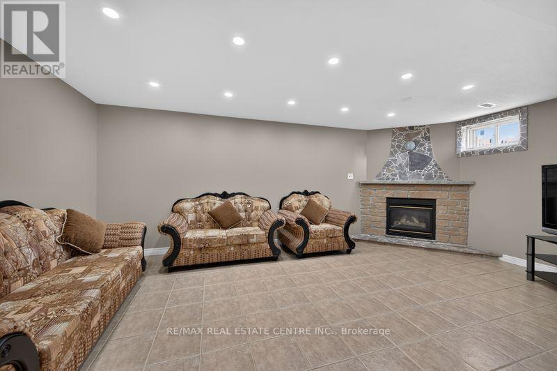 Lower Unit - 59 Colin Crescent, Hamilton, Ontario L9A 5H8 - Photo 13 - X13549388