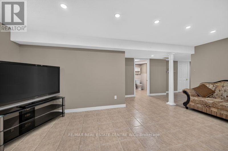 Lower Unit - 59 Colin Crescent, Hamilton, Ontario L9A 5H8 - Photo 14 - X13549388