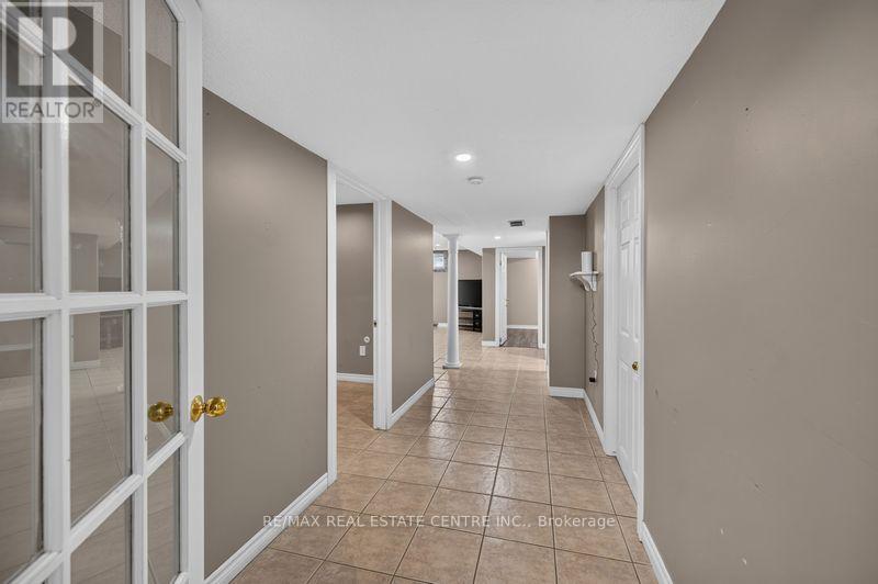 Lower Unit - 59 Colin Crescent, Hamilton, Ontario L9A 5H8 - Photo 15 - X13549388