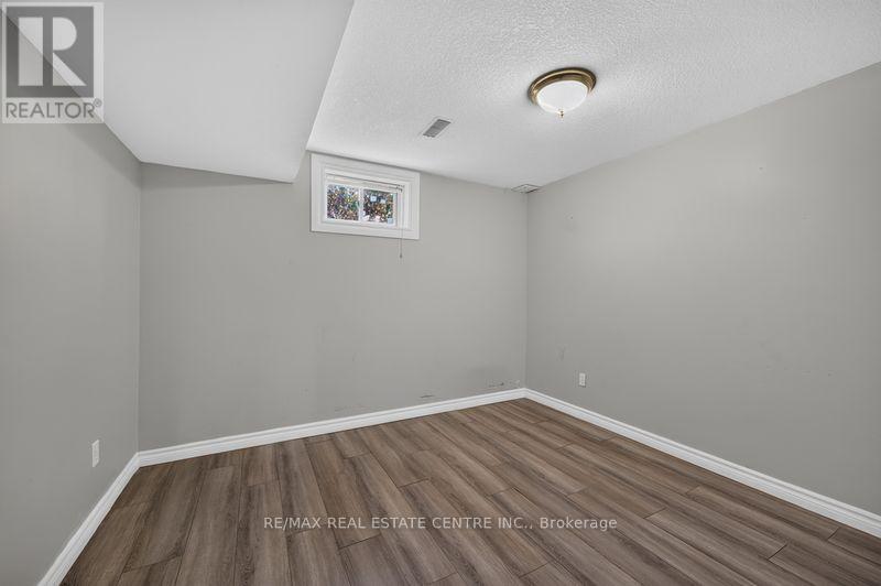 Lower Unit - 59 Colin Crescent, Hamilton, Ontario L9A 5H8 - Photo 17 - X13549388