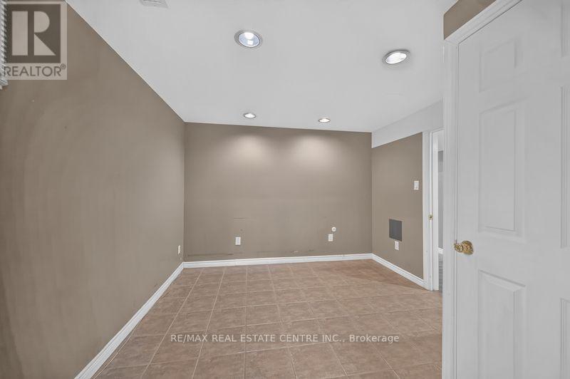 Lower Unit - 59 Colin Crescent, Hamilton, Ontario L9A 5H8 - Photo 18 - X13549388