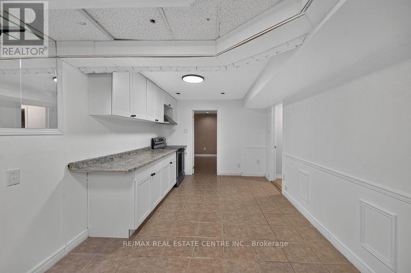 Lower Unit - 59 Colin Crescent, Hamilton, Ontario L9A 5H8 - Photo 8 - X13549388