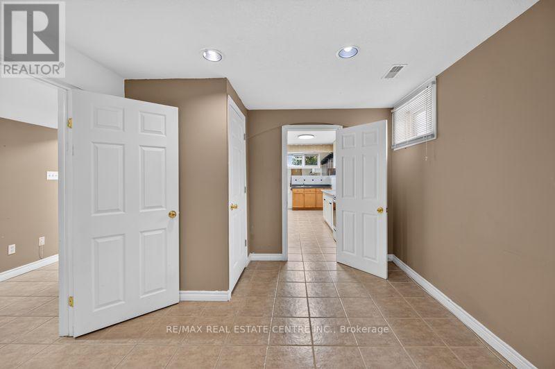 Lower Unit - 59 Colin Crescent, Hamilton, Ontario L9A 5H8 - Photo 9 - X13549388