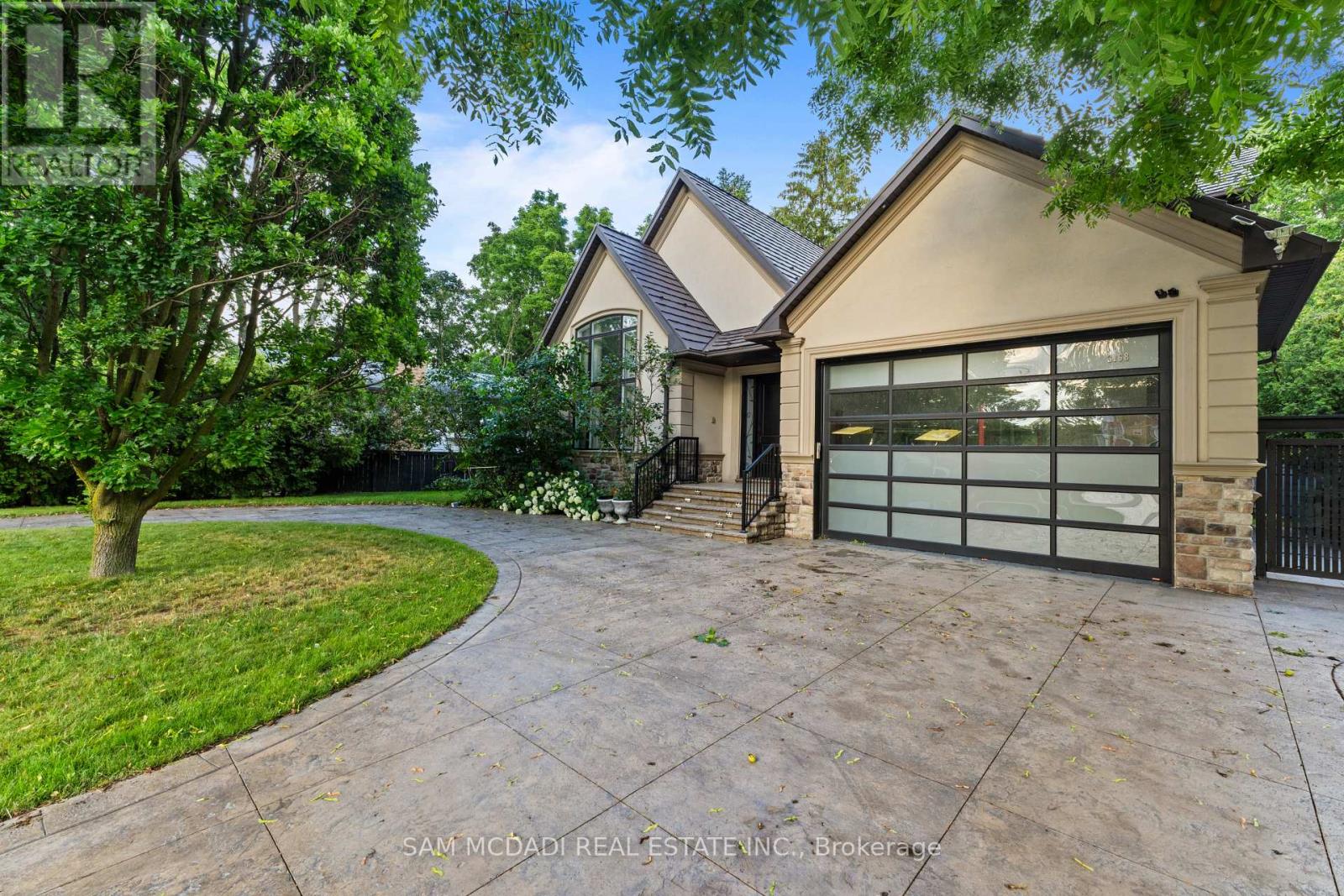 3168 LAKESHORE ROAD W, Oakville, Ontario