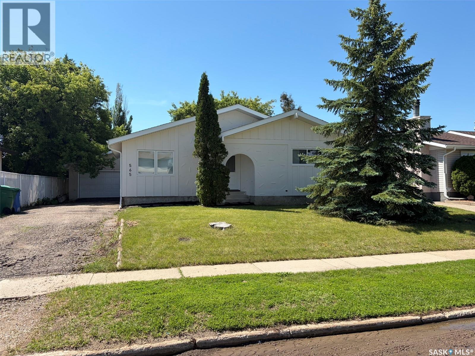 565 32nd STREET W, Prince Albert, Saskatchewan