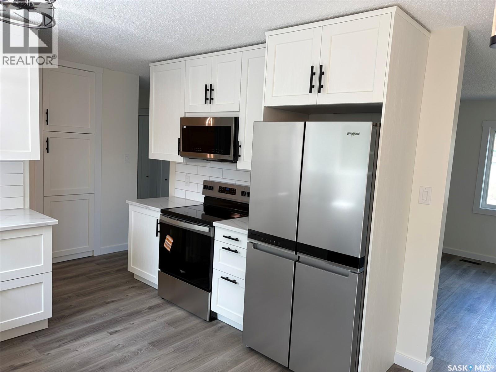 565 32nd Street W, Prince Albert, Saskatchewan  S6V 6B7 - Photo 3 - SK042204