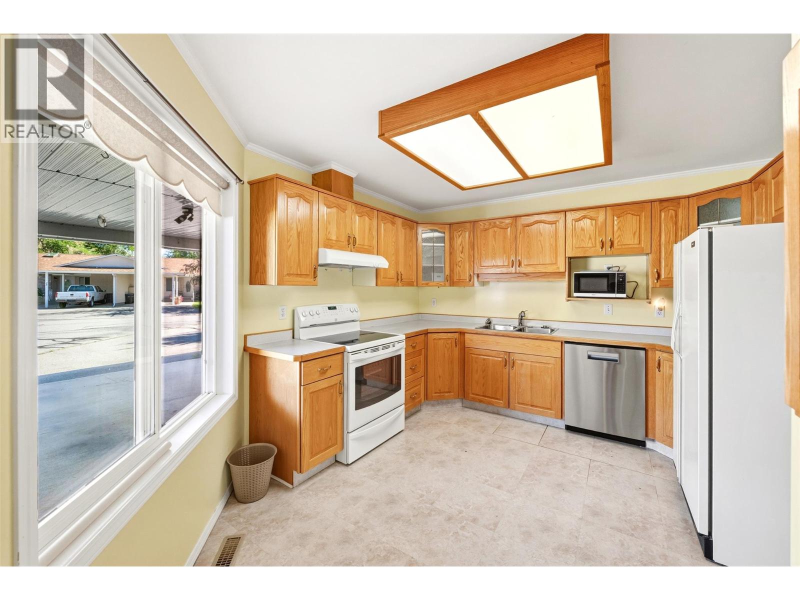 115 Redwing Place Unit# 10, Oliver, British Columbia  V0H 1T4 - Photo 2 - 10394352