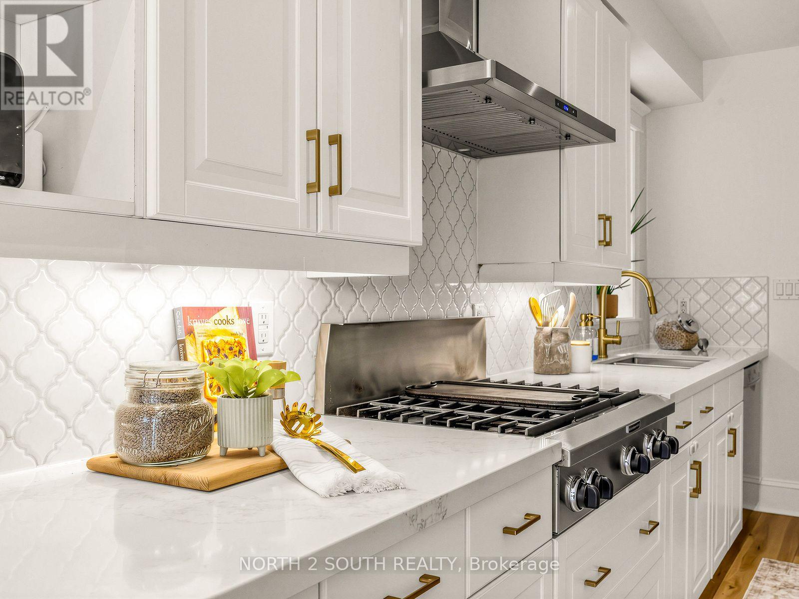 47 Bellefair Avenue, Toronto, Ontario  M4L 3T7 - Photo 19 - E13548692