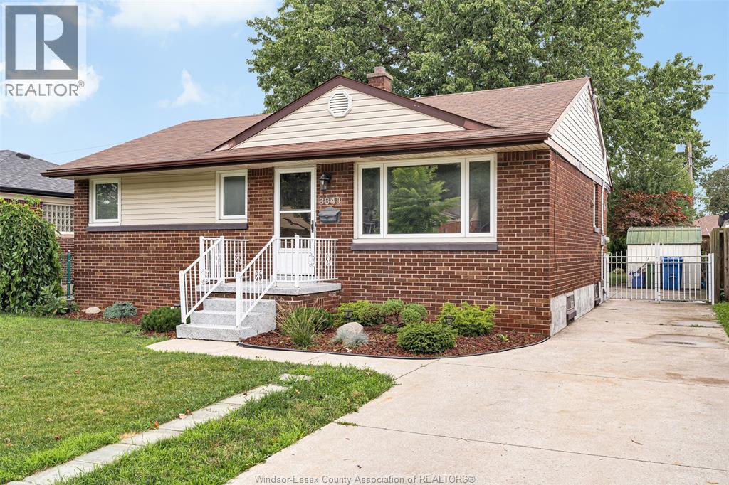 MLS# 26016651: 3849 HILLCREST, Windsor, Canada