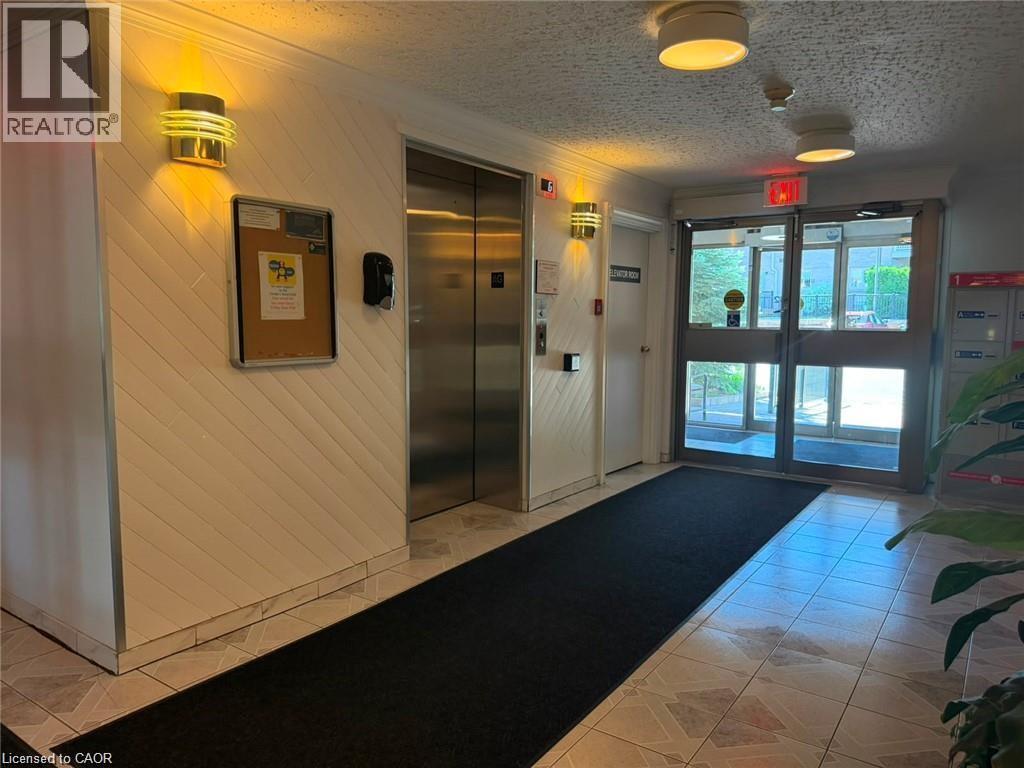 3050 Pinemeadow Drive Unit# 30, Burlington, Ontario  L7M 3X5 - Photo 3 - 40847122