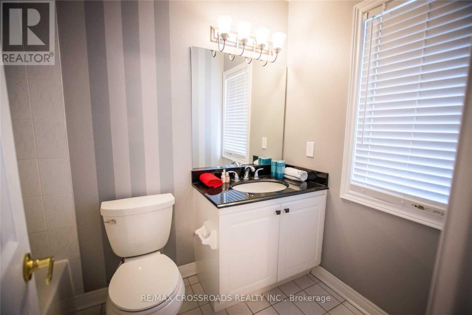 50 Widdifield Avenue, Newmarket, Ontario  L3X 1Z4 - Photo 8 - N13549440