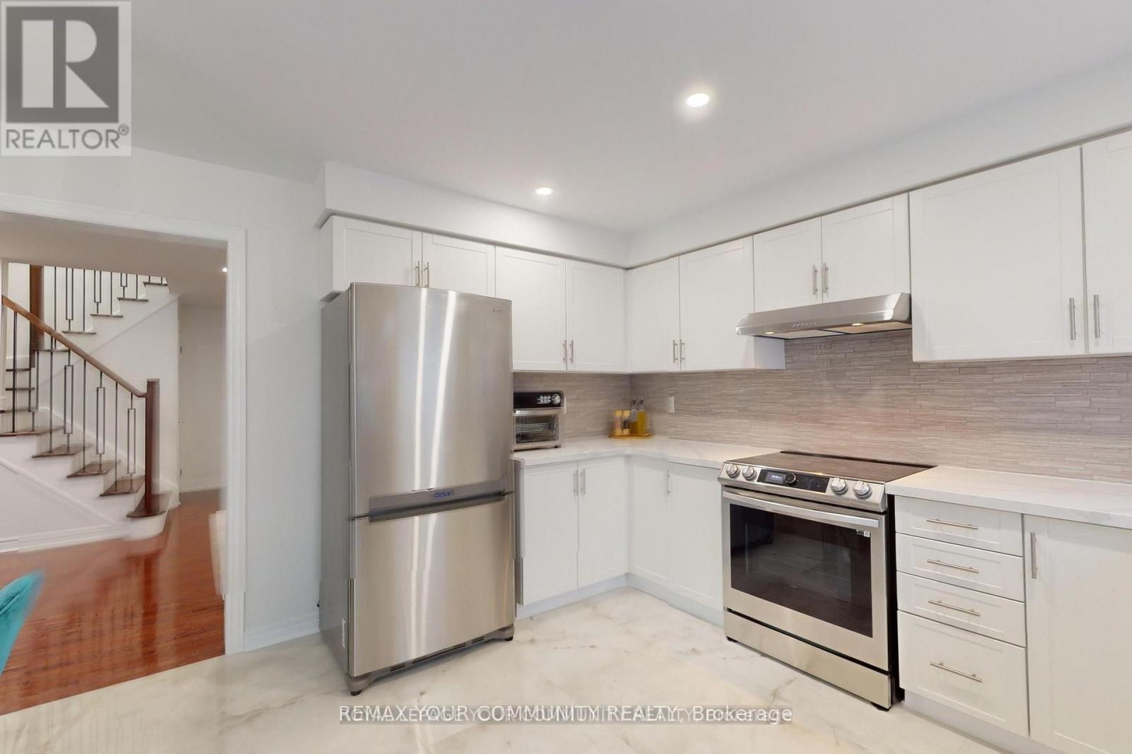 52 Four Seasons Crescent, East Gwillimbury, Ontario  L9N 0C3 - Photo 9 - N13549512