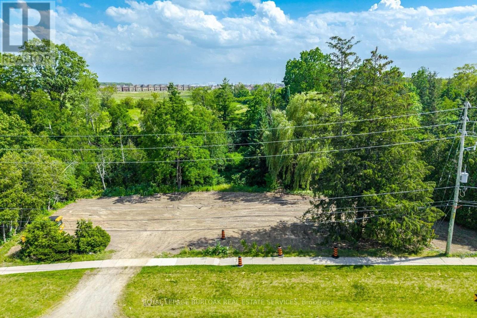 2207 Embleton Road, Brampton, Ontario L6Y 0G2 - Photo 4 - W13549508