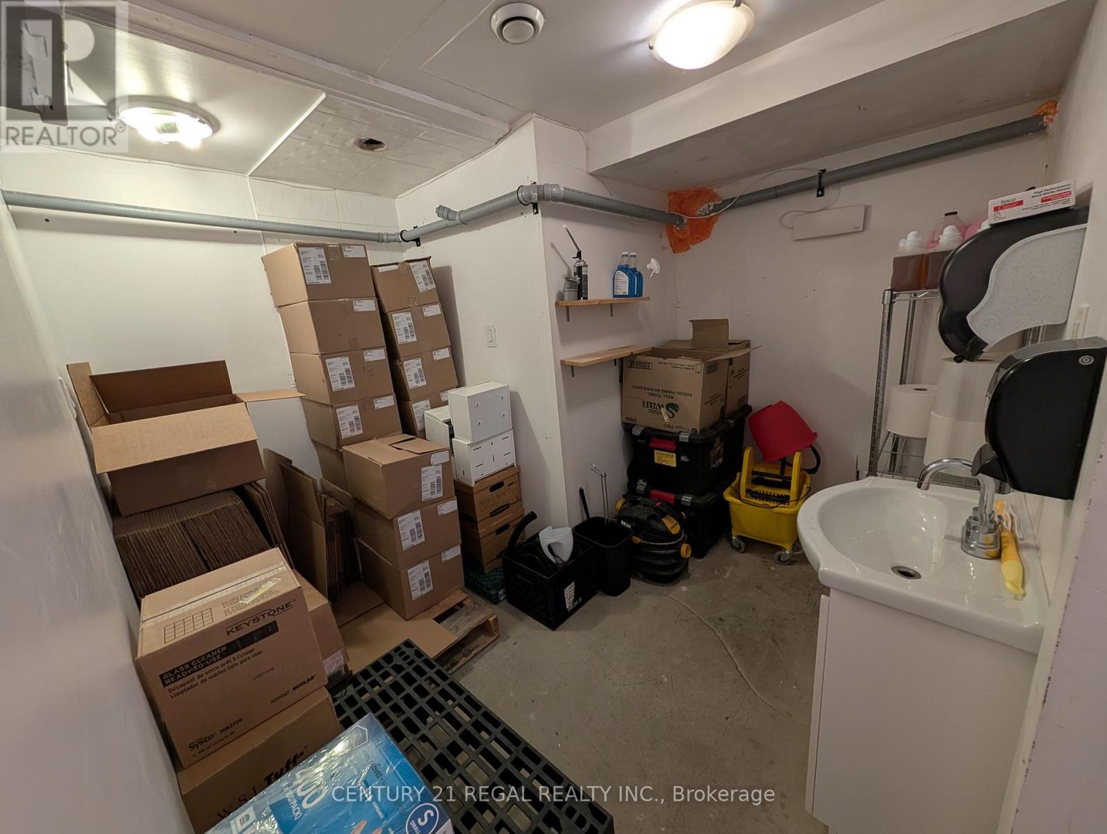 Main - 1332 Queen Street W, Toronto, Ontario  M6K 1L4 - Photo 13 - W13549642