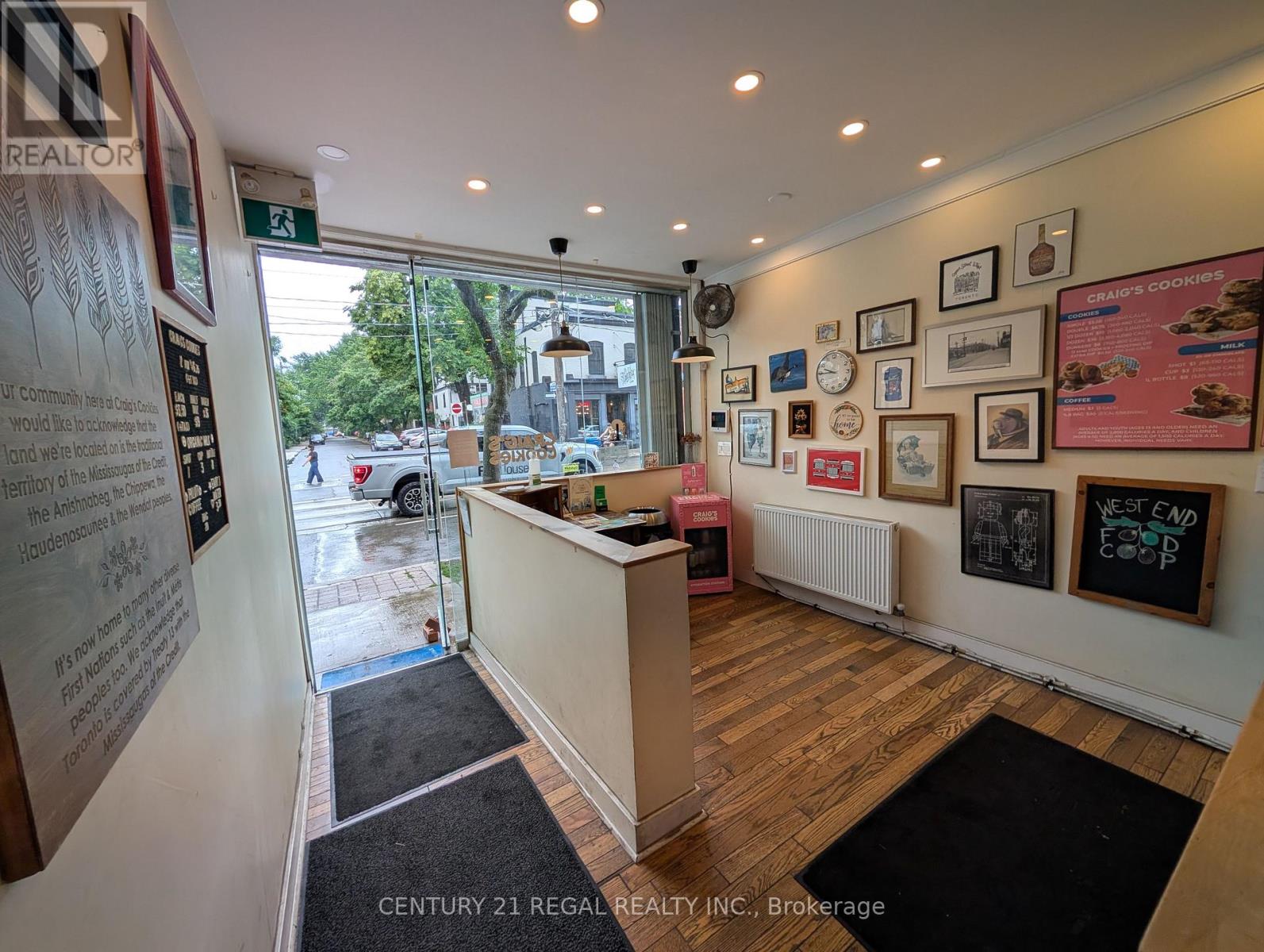 Main - 1332 Queen Street W, Toronto, Ontario  M6K 1L4 - Photo 4 - W13549642