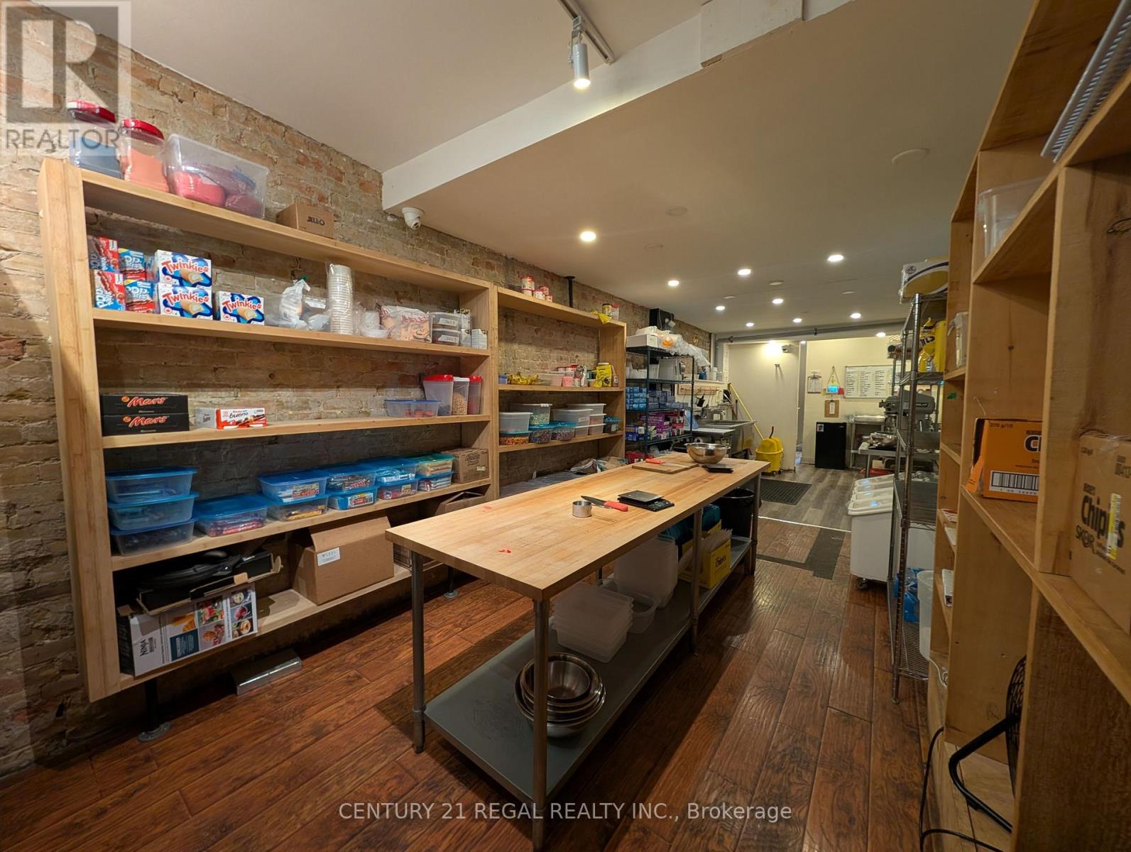 Main - 1332 Queen Street W, Toronto, Ontario  M6K 1L4 - Photo 7 - W13549642