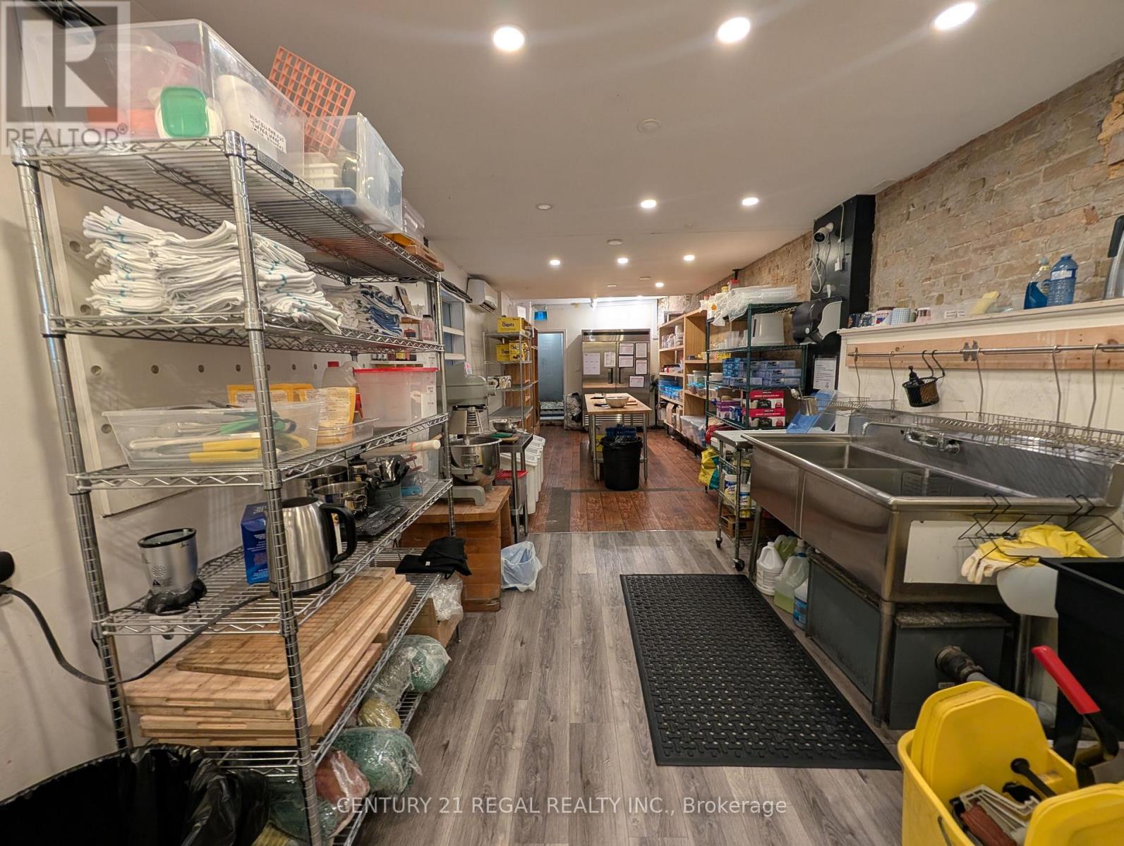 Main - 1332 Queen Street W, Toronto, Ontario  M6K 1L4 - Photo 9 - W13549642