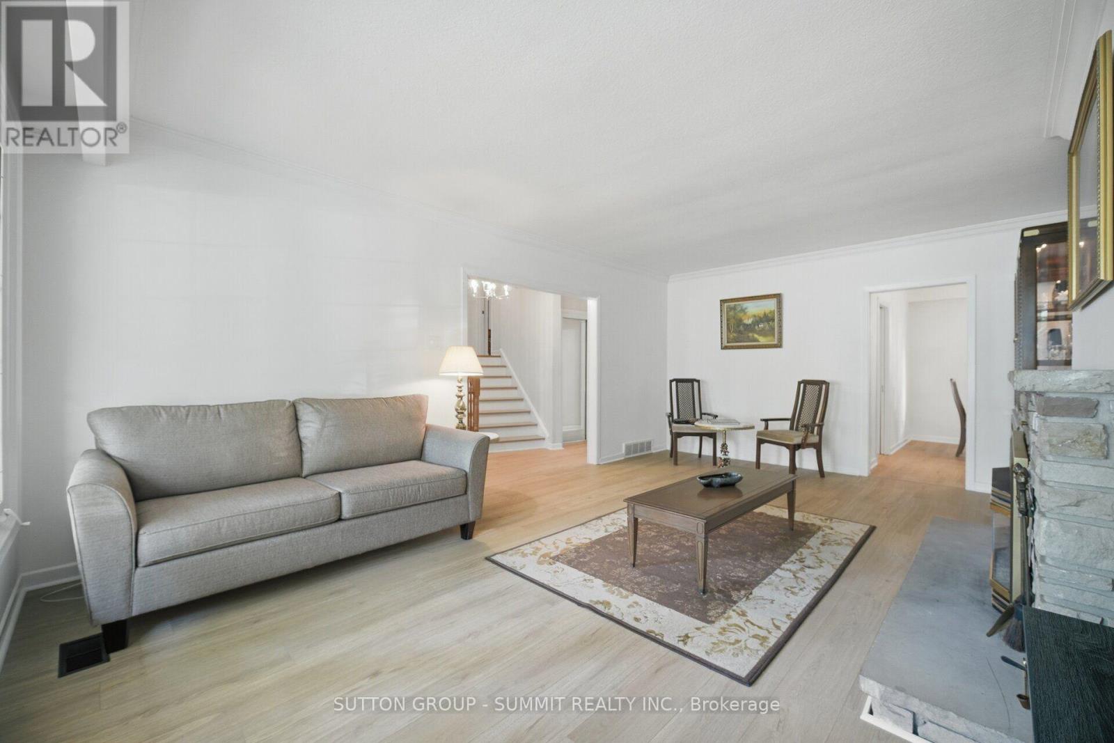 3359 Enniskillen Circle, Mississauga, Ontario  L5C 2M9 - Photo 18 - W13549648