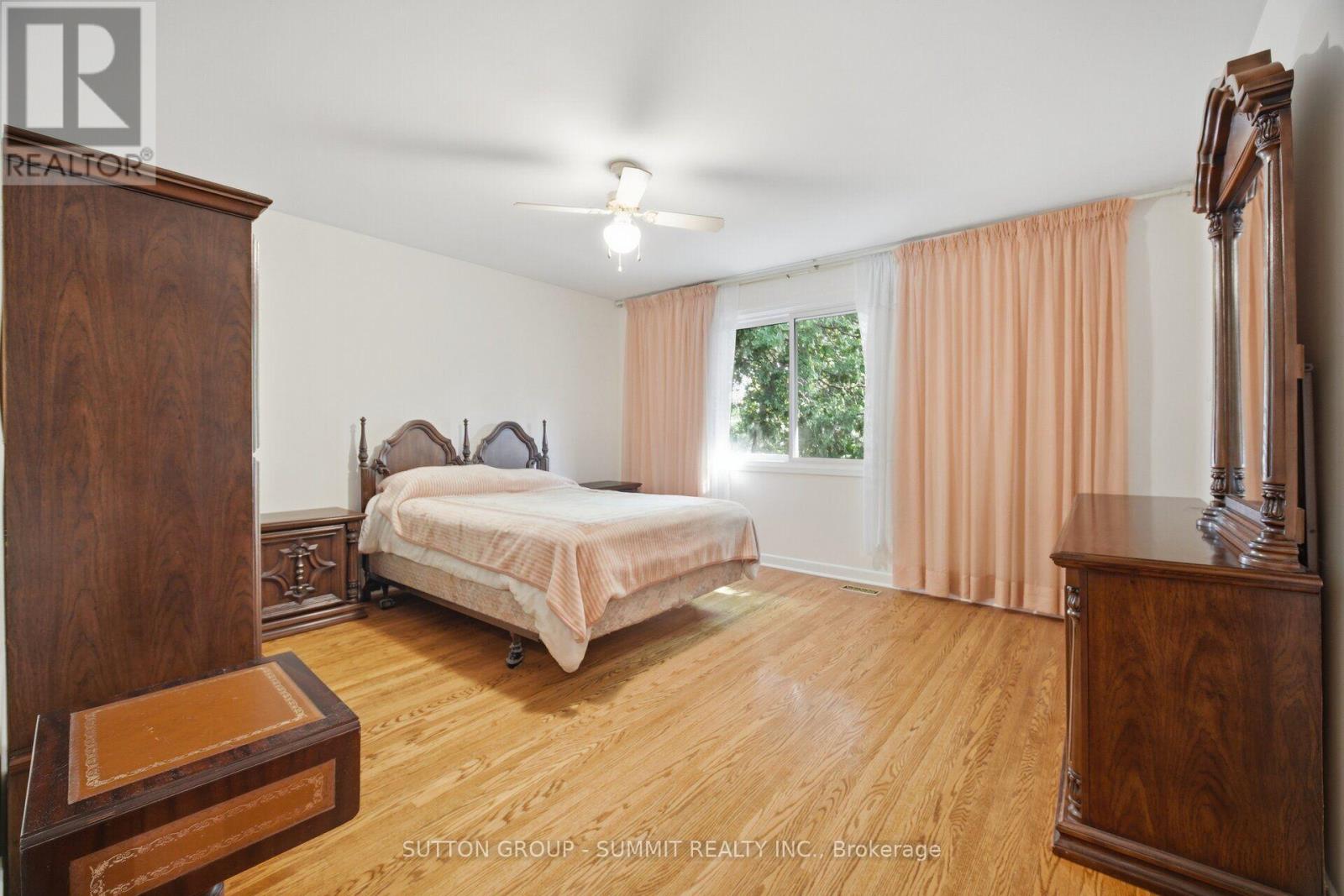 3359 Enniskillen Circle, Mississauga, Ontario  L5C 2M9 - Photo 24 - W13549648